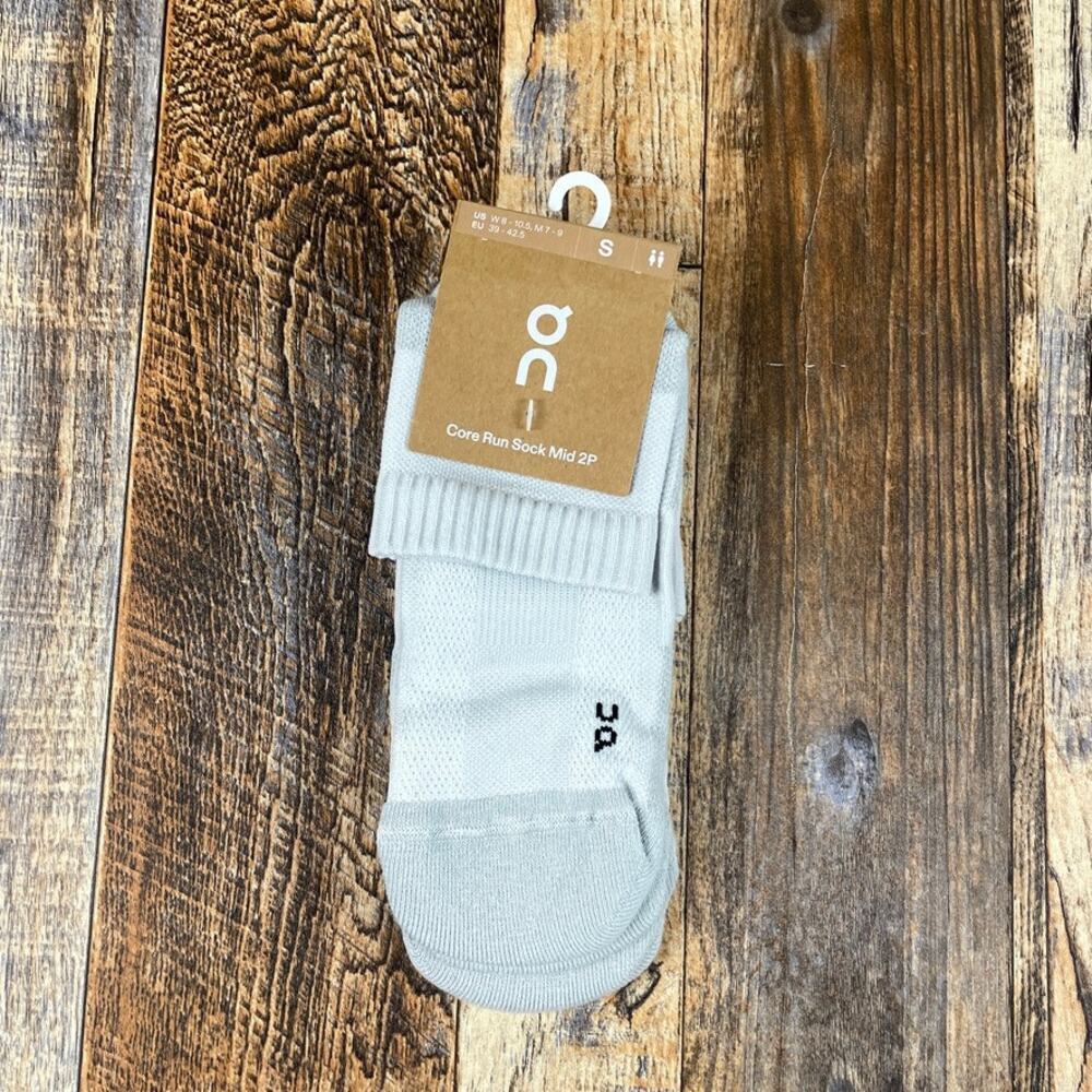 On Running Men's Small (M 7-9, W 8-10.5) White Gray Core Run Sock Mid 2-Pack